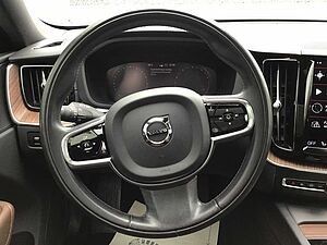 Volvo  B4 (Benzin) Inscription PanoDach Cam Navi