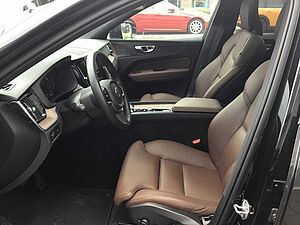 Volvo  B4 (Diesel) Inscription AWD PanoDach Cam