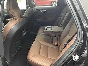 Volvo  B4 (Diesel) Inscription AWD PanoDach Cam