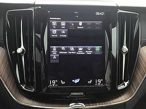 Volvo  B4 (Diesel) Inscription AWD PanoDach Cam