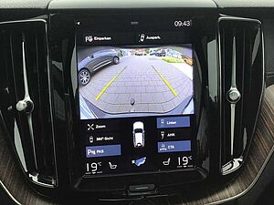 Volvo  B4 (Diesel) Inscription AWD PanoDach Cam