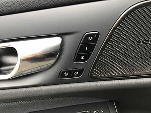 Volvo  T6 Plus Dark AWD PanoDach Cam