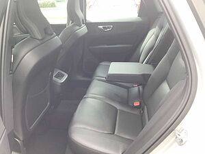 Volvo  B4 (Benzin) Plus Dark PanoDach Leder Cam