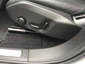 Volvo  B4 (Benzin) Plus Dark PanoDach Leder Cam