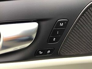 Volvo  T6 Plus Dark AWD Stdhzg. Licht-Paket