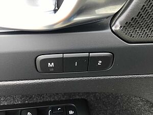 Volvo  B4 Plus Dark Harman-Kardon  WSS beheizt