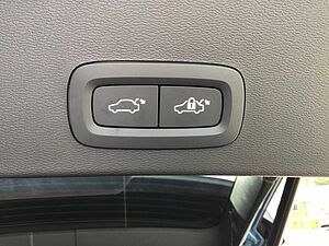 Volvo  B4 Plus Dark Harman-Kardon  WSS beheizt