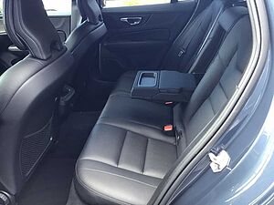 Volvo  B4 (Diesel) Momentum Pro Stdhzg. Leder H&K