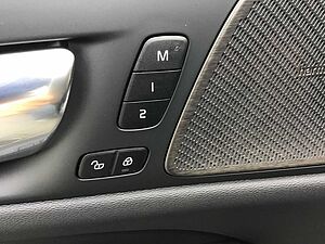 Volvo  T6 AWD Plus Dark Recharge Business-Paket