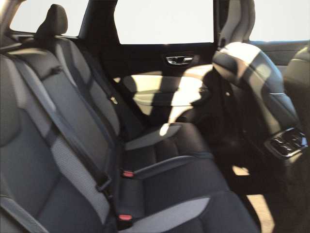 Volvo  B4 D AWD R Design Autom. /360°RFK/4-Z. Klima