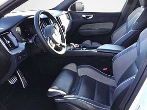 Volvo  B4 D AWD R Design Autom. /360°RFK/4-Z. Klima