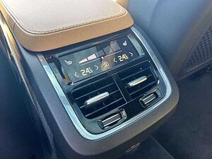 Volvo  B4 Inscription Autom. /Panorama/ACC/4Z-Klima