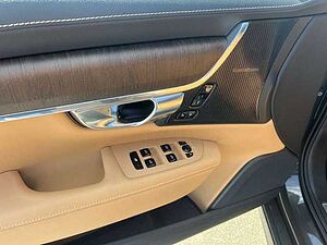 Volvo  B4 Inscription Autom. /Panorama/ACC/4Z-Klima