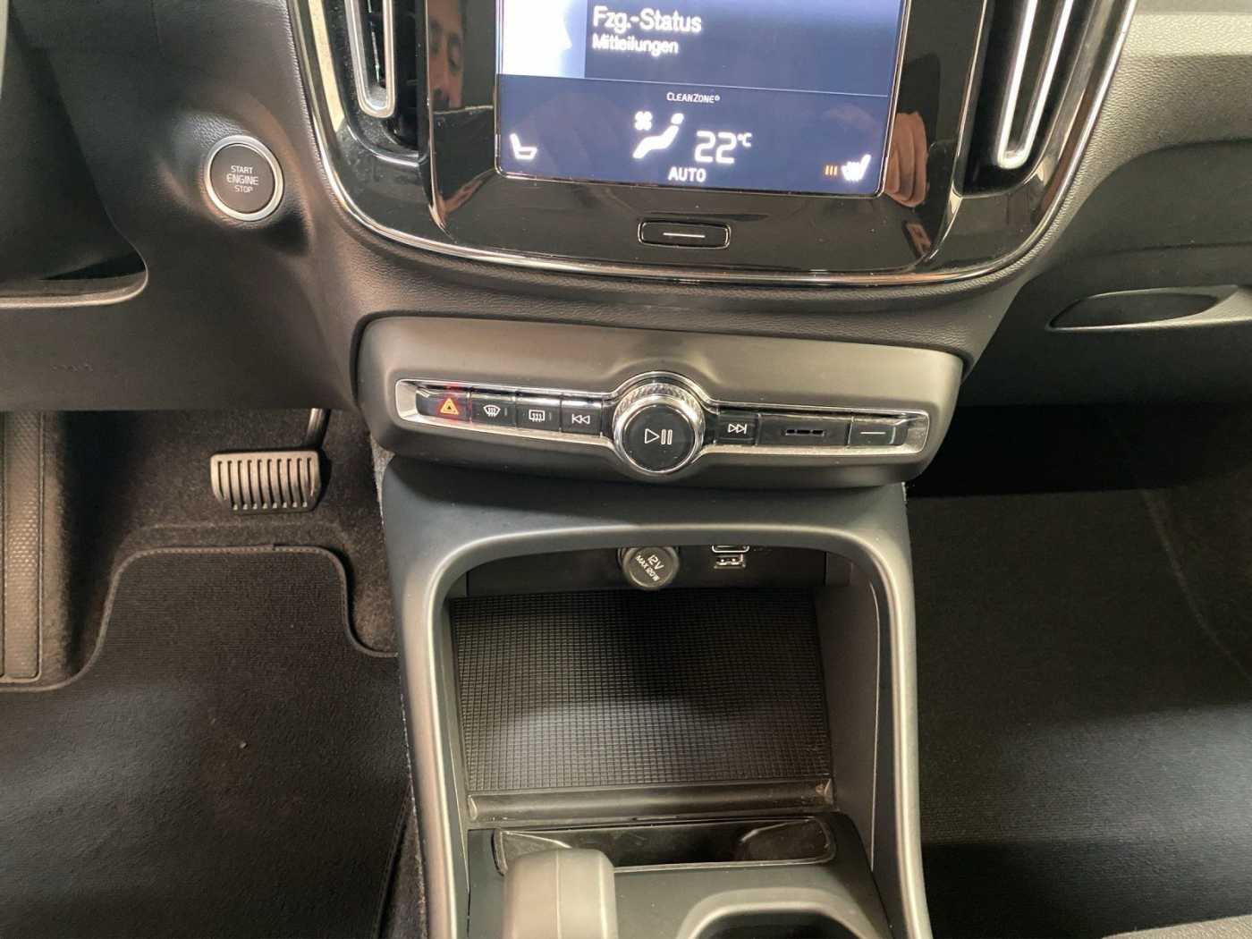 Volvo  T3 Momentum Core AUT Kam. Navi Virtual LED