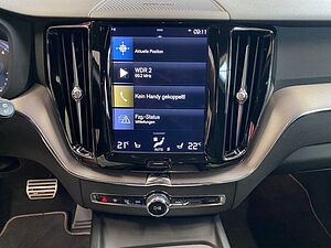 Volvo  B4 (Diesel)- R Design ACC AUT Kam. Navi 360