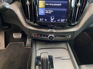 Volvo  B4 (Diesel)- R Design ACC AUT Kam. Navi 360