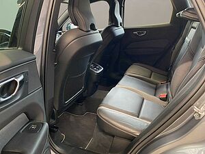 Volvo  B4 (Diesel)- R Design ACC AUT Kam. Navi 360