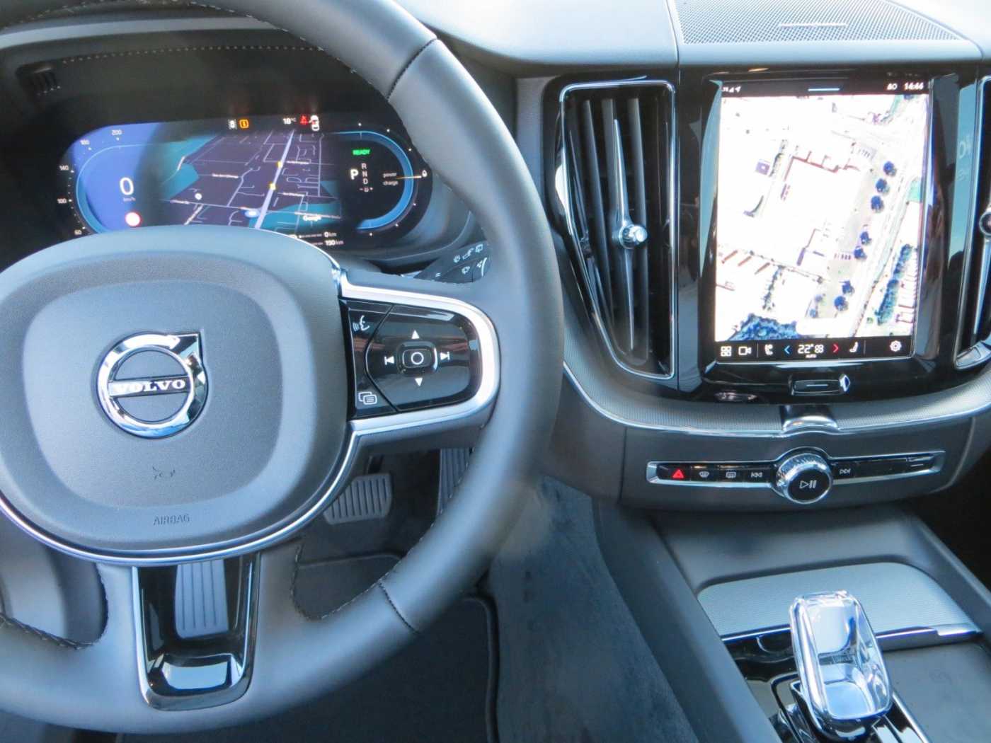 Volvo  T6 AWD Plus Black Edition ACC BLIS H&K GSD