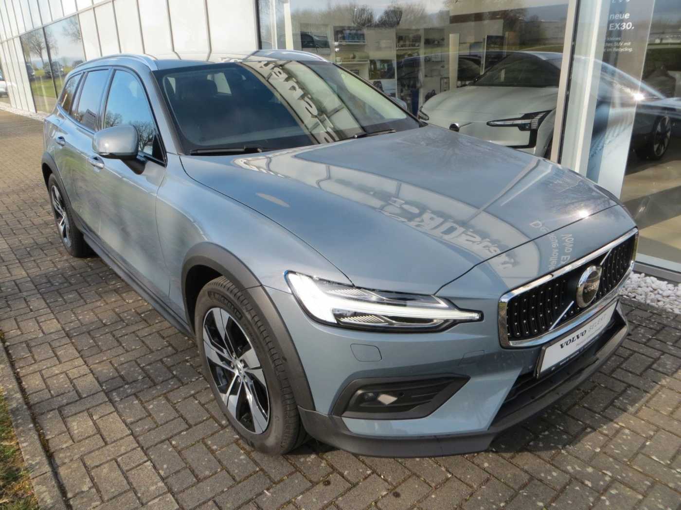 Volvo  B4 D AWD Plus Auto