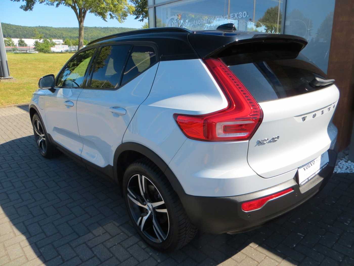 Volvo  T4 Recharge R Design H&K SOUND AHK
