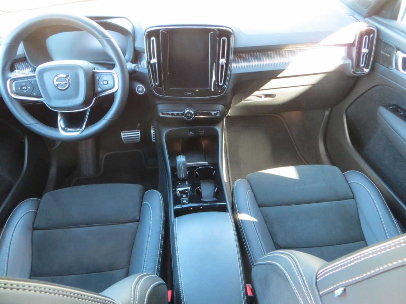 Volvo  T4 Recharge R Design H&K SOUND AHK