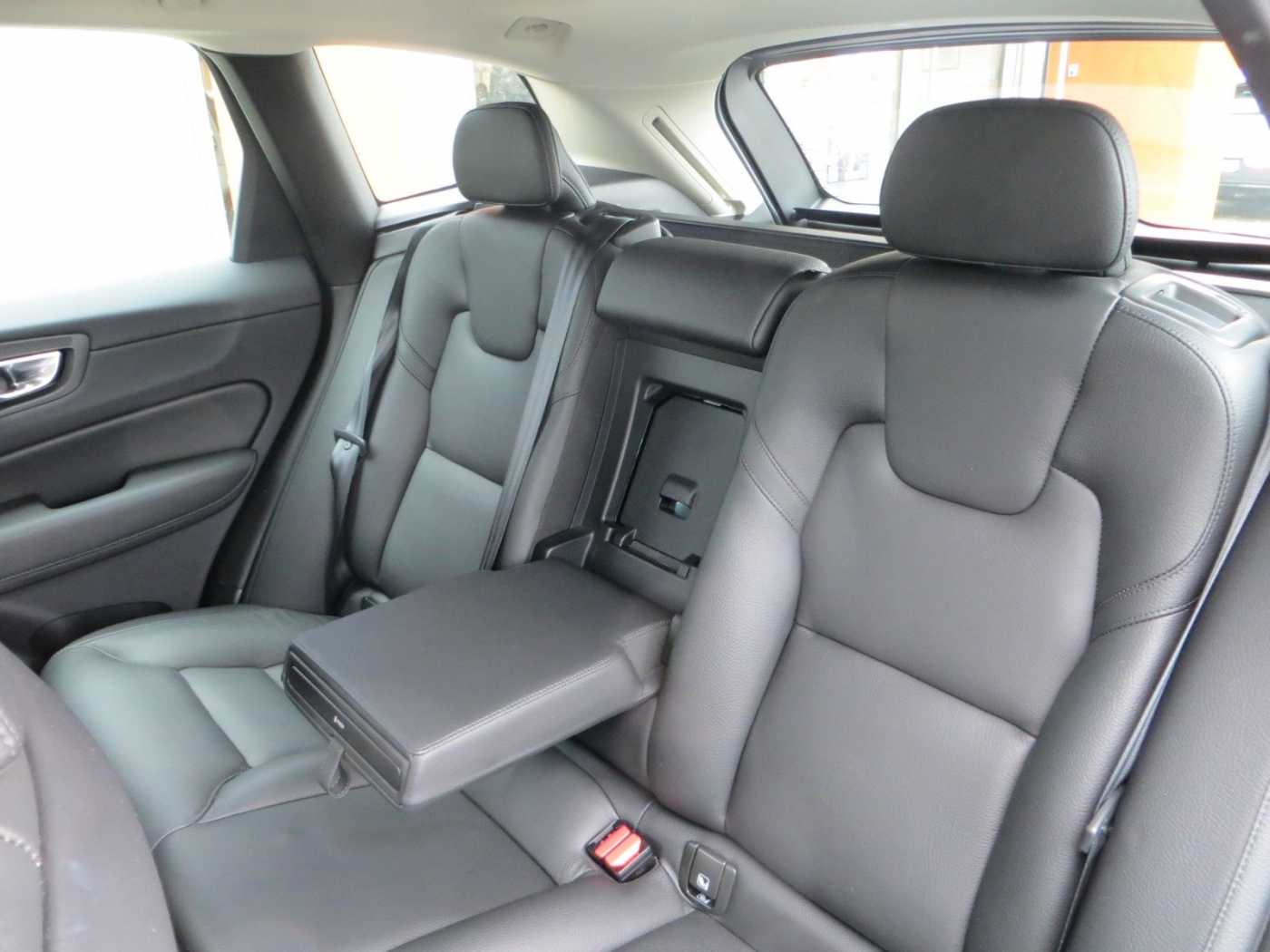 Volvo  B4 Plus Dark Auto FSH AHK