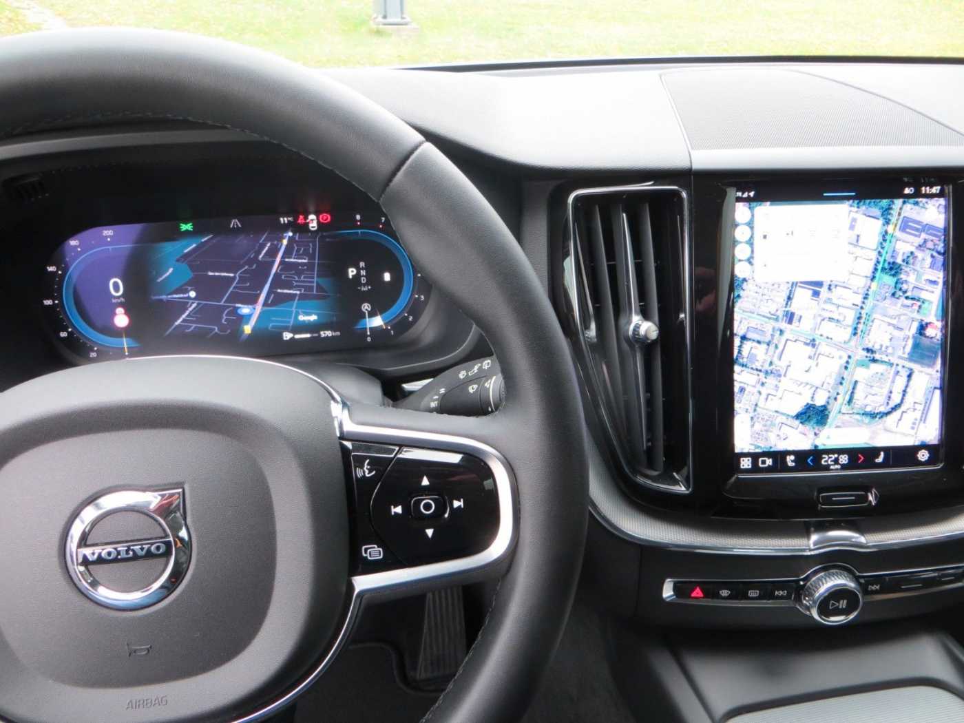 Volvo  B4 Plus Dark Auto FSH AHK