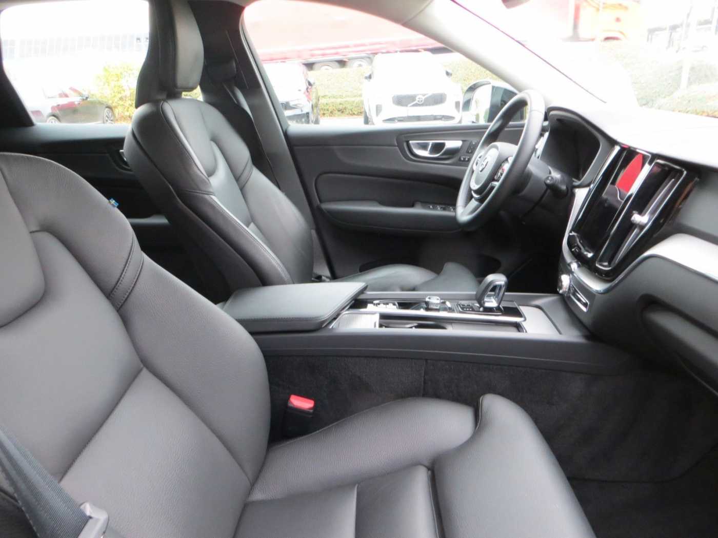 Volvo  B4 Plus Dark Auto FSH AHK