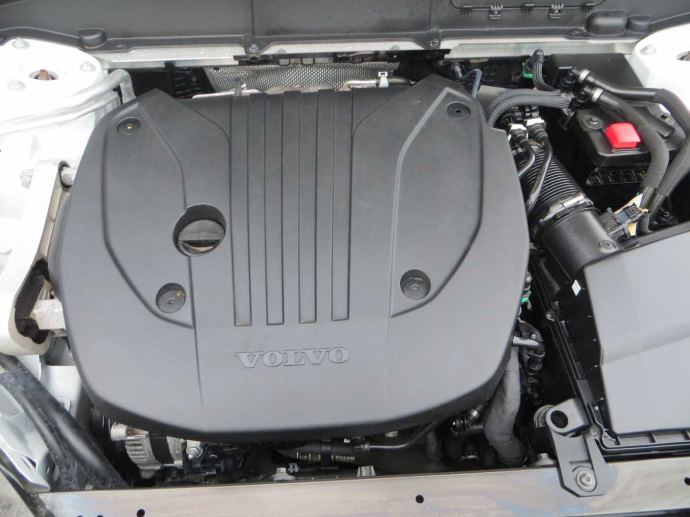 Volvo  B4 Plus Dark Auto FSH AHK