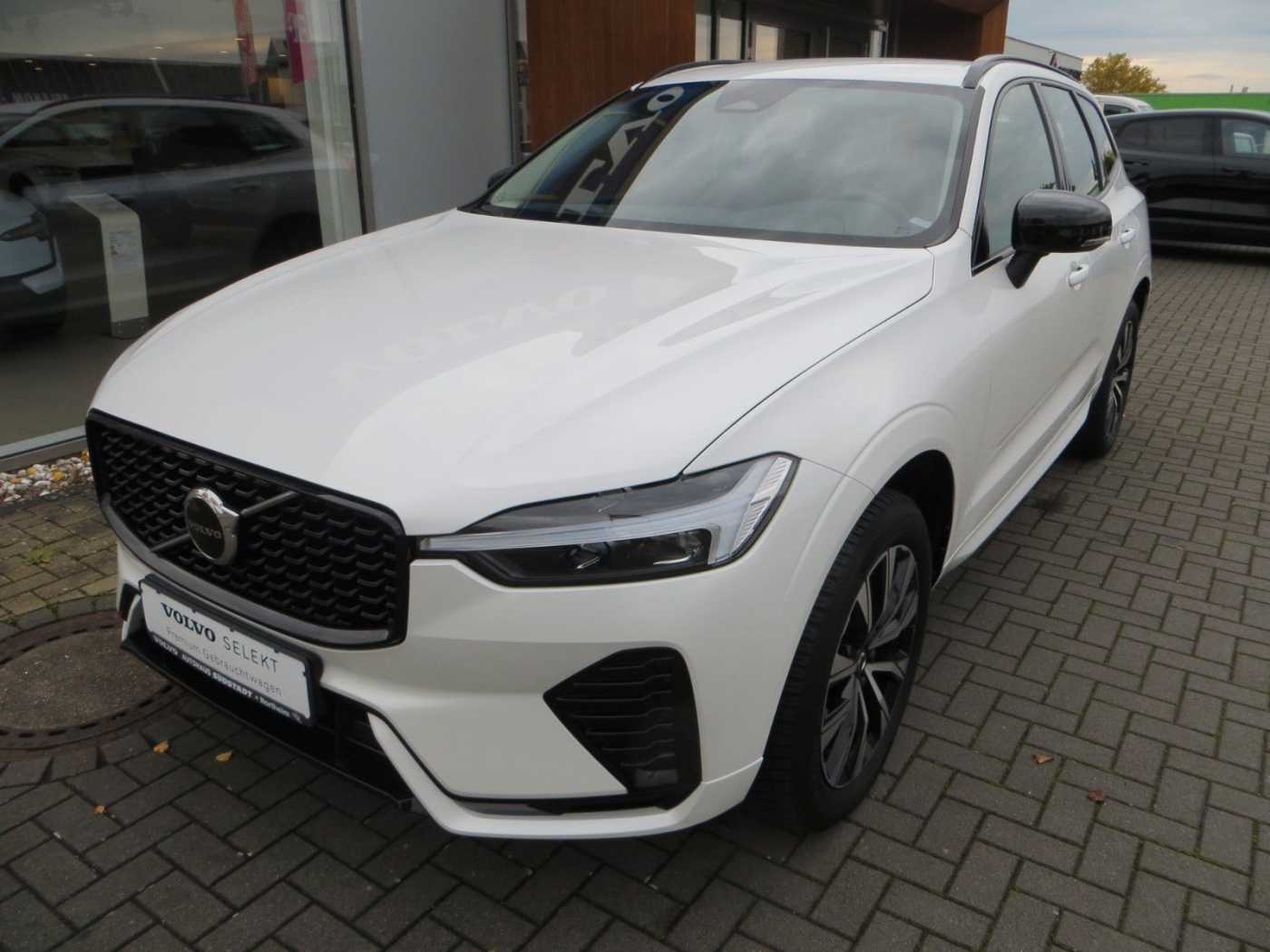 Volvo  B4 Plus Dark Auto FSH AHK