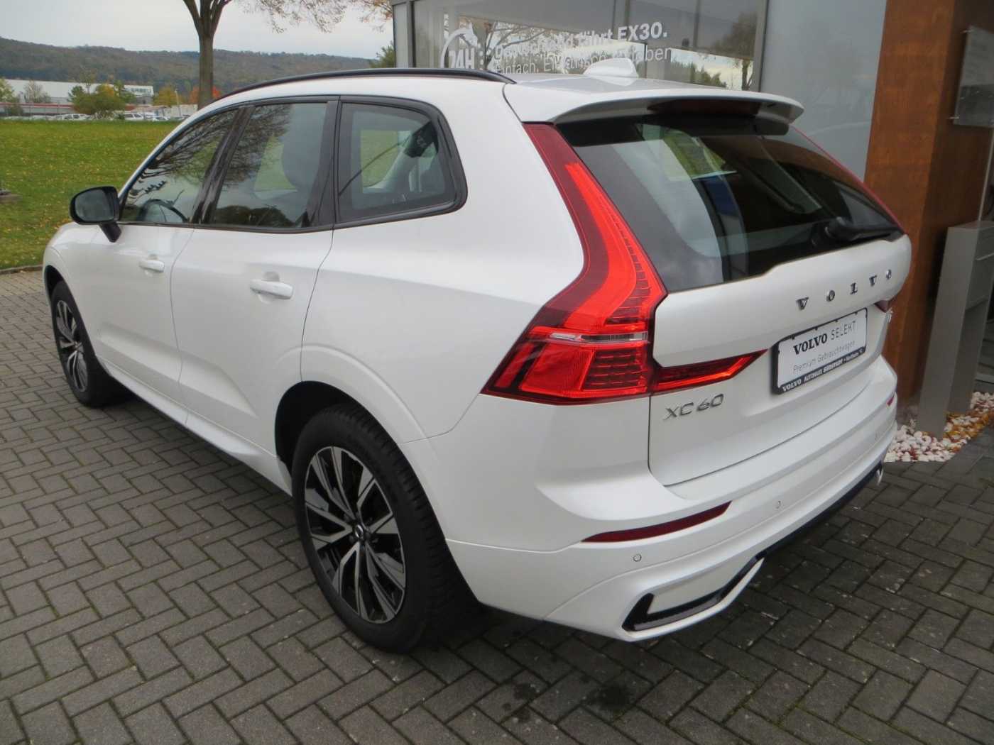 Volvo  B4 Plus Dark Auto FSH AHK