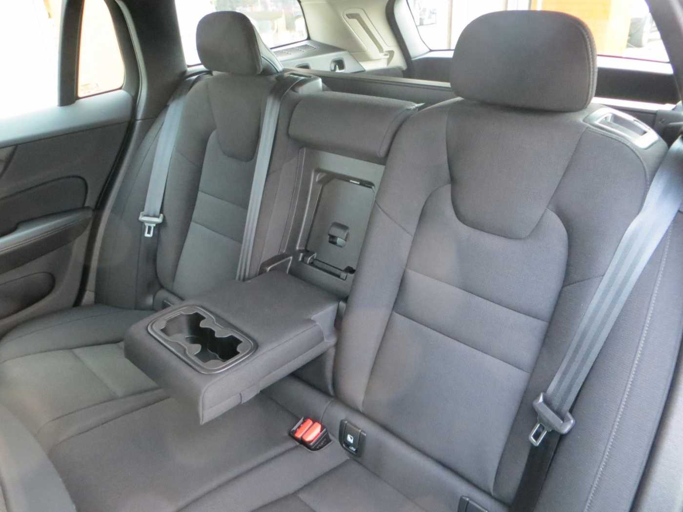 Volvo  B4  Geartronic Momentum Pro ACC LM 19&apos, &apos, AHK