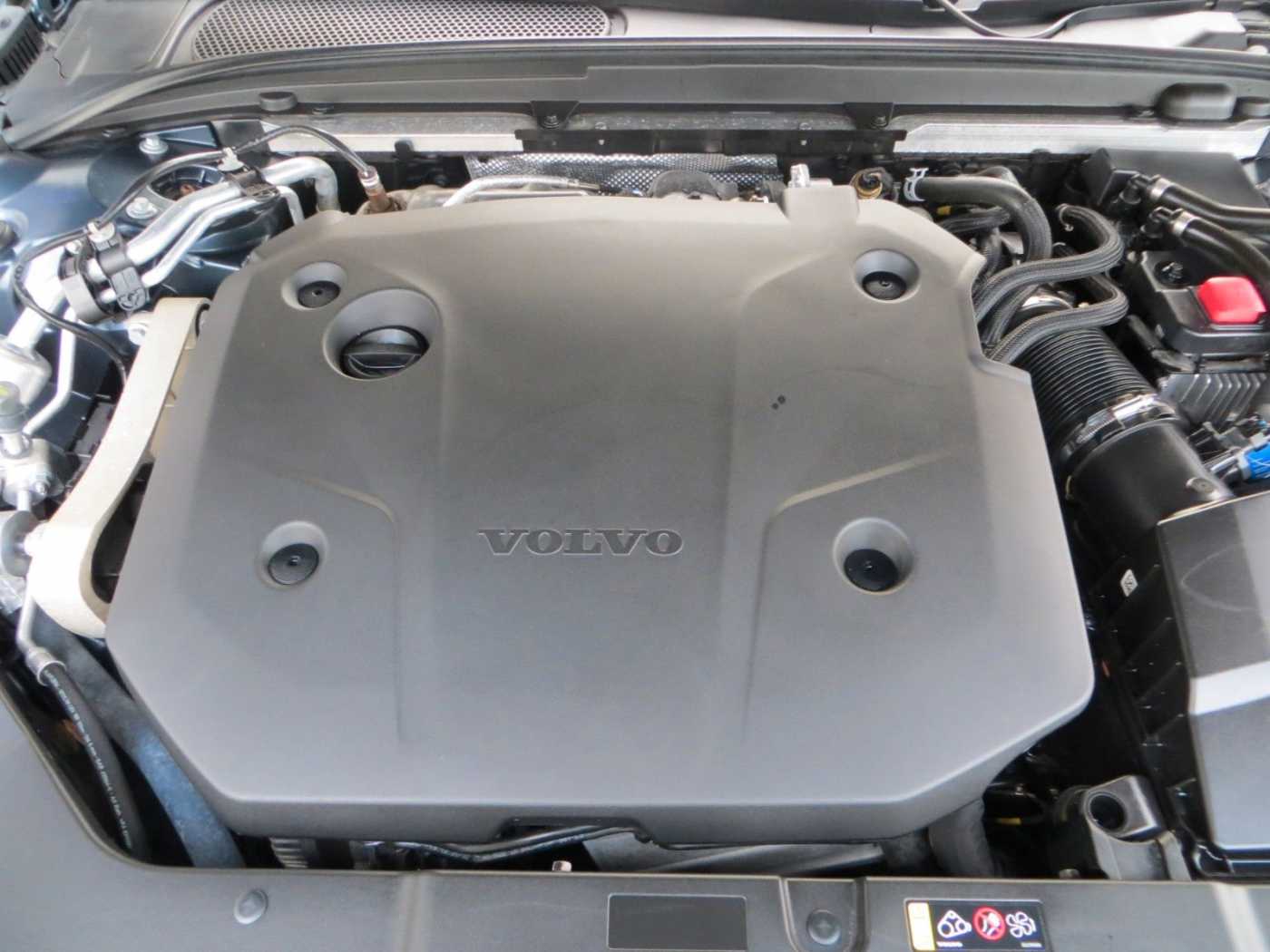 Volvo  B4  Geartronic Momentum Pro ACC LM 19&apos, &apos, AHK