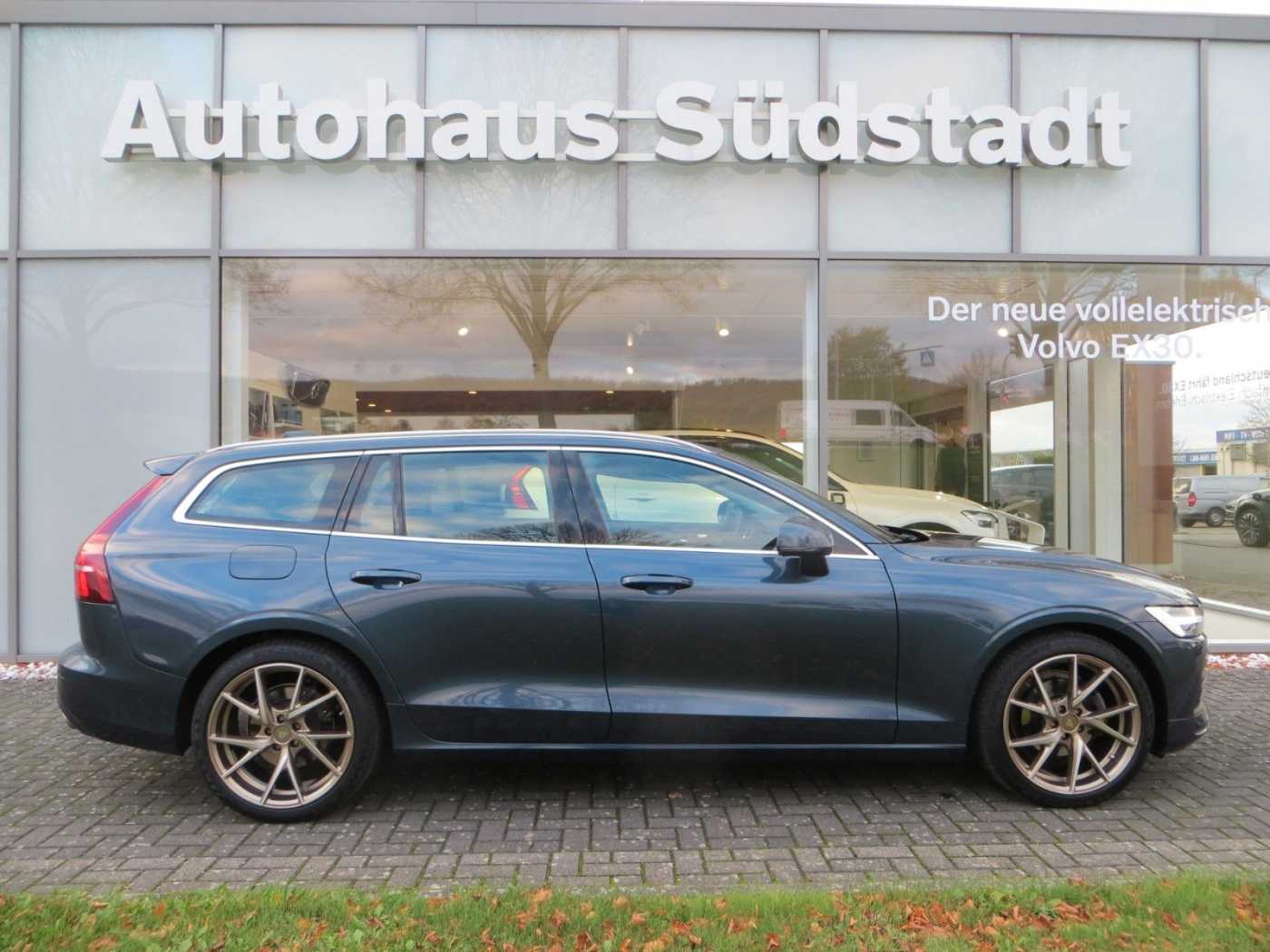 Volvo  B4  Geartronic Momentum Pro ACC LM 19&apos, &apos, AHK