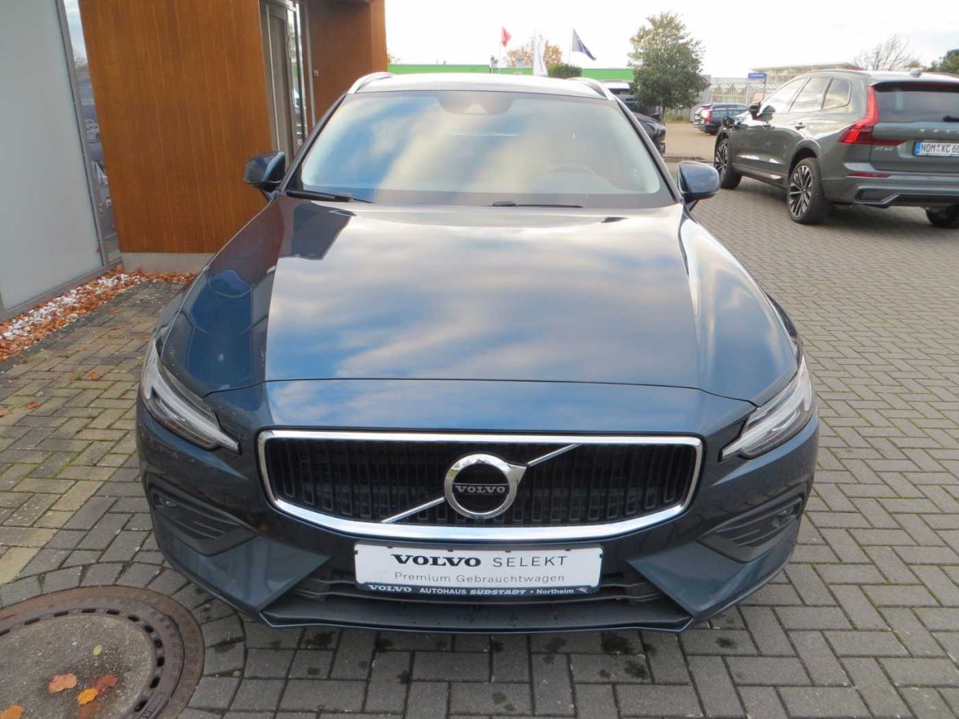 Volvo  B4  Geartronic Momentum Pro ACC LM 19&apos, &apos, AHK