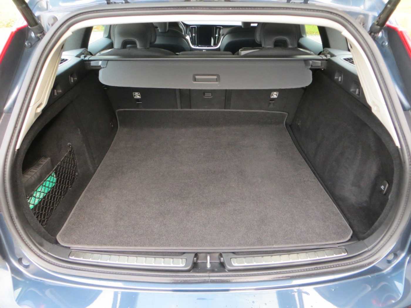 Volvo  B4  Geartronic Momentum Pro ACC LM 19&apos, &apos, AHK