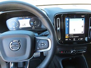Volvo  T4 Recharge R Design H&K SOUND AHK