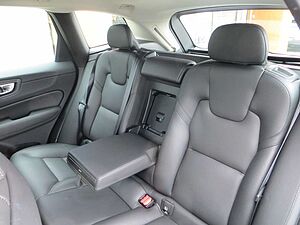 Volvo  B4 Plus Dark Auto FSH AHK