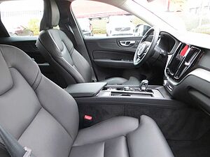 Volvo  B4 Plus Dark Auto FSH AHK