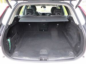 Volvo  B4 Plus Dark Auto FSH AHK