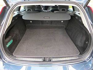 Volvo  B4  Geartronic Momentum Pro ACC LM 19&apos, &apos, AHK