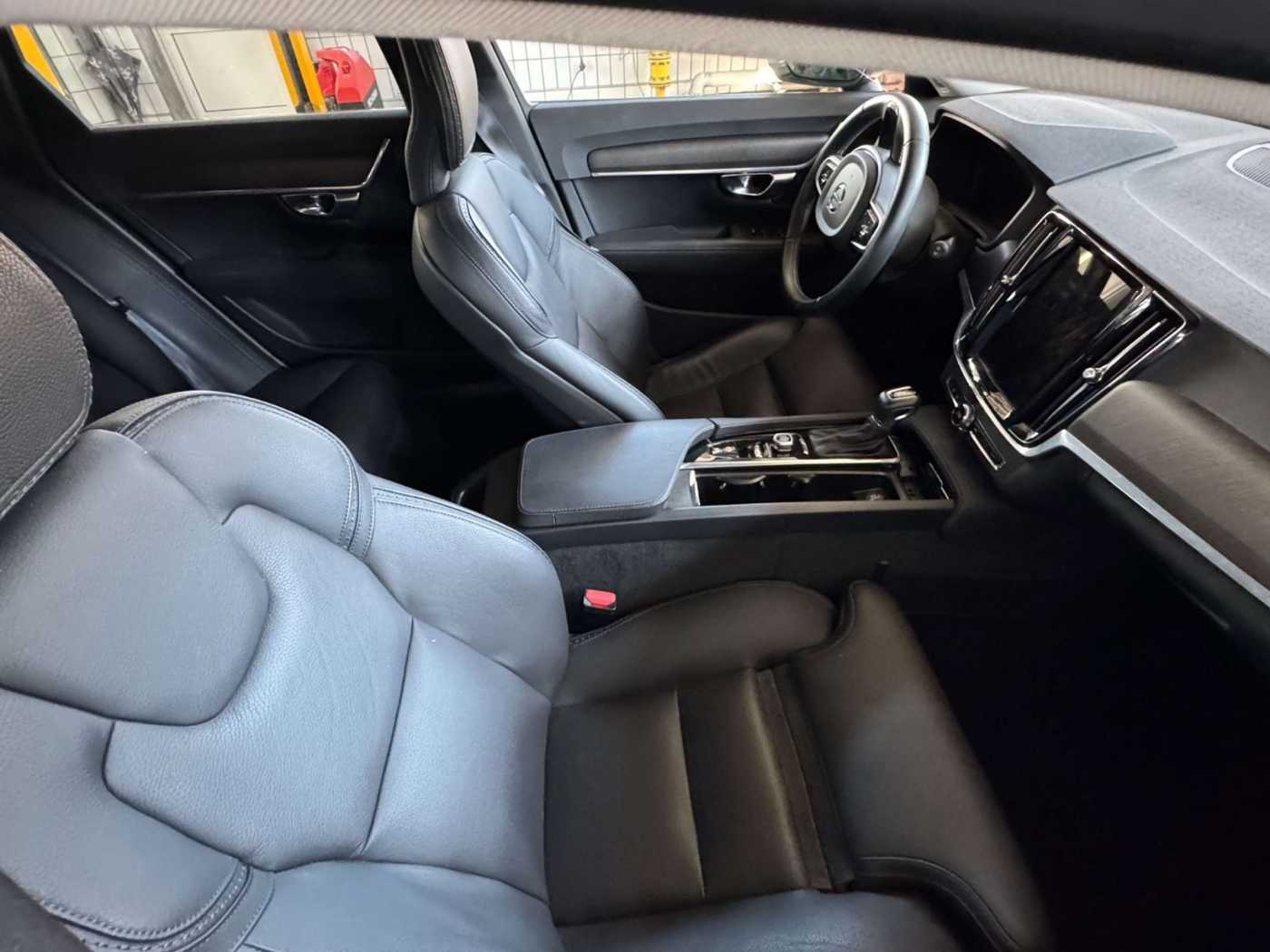 Volvo  Pro AWD