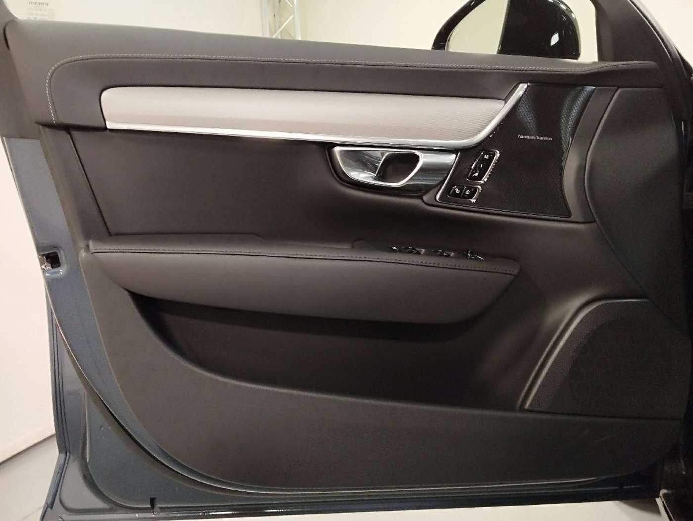Volvo  T8 Ultimate Dark Plug-In Hybrid*LONG RANGE