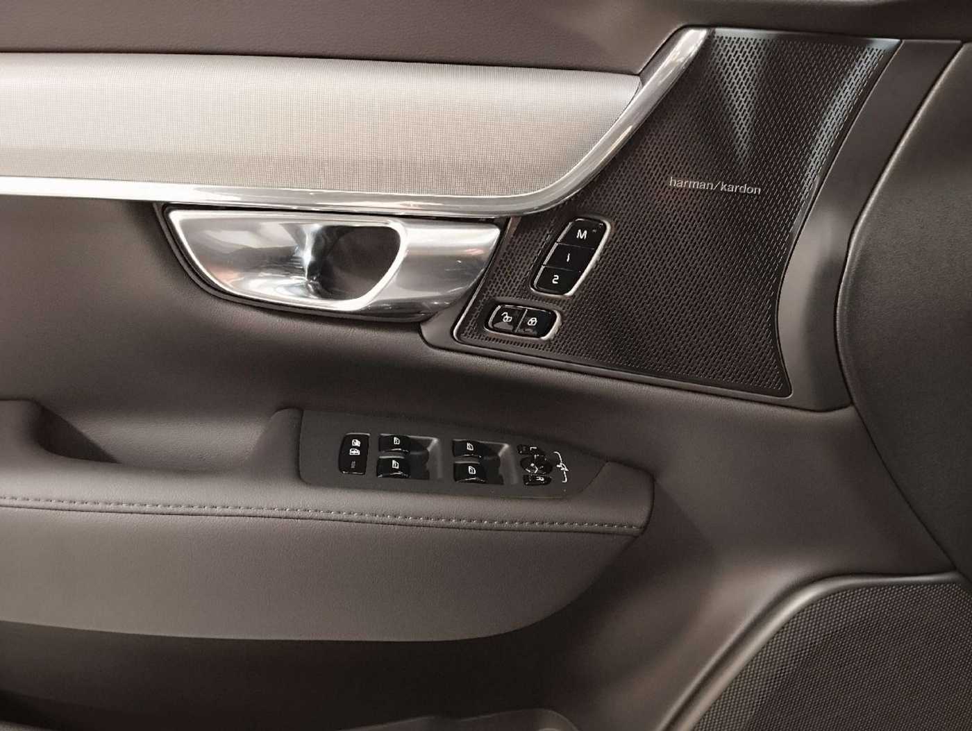 Volvo  T8 Ultimate Dark Plug-In Hybrid*LONG RANGE