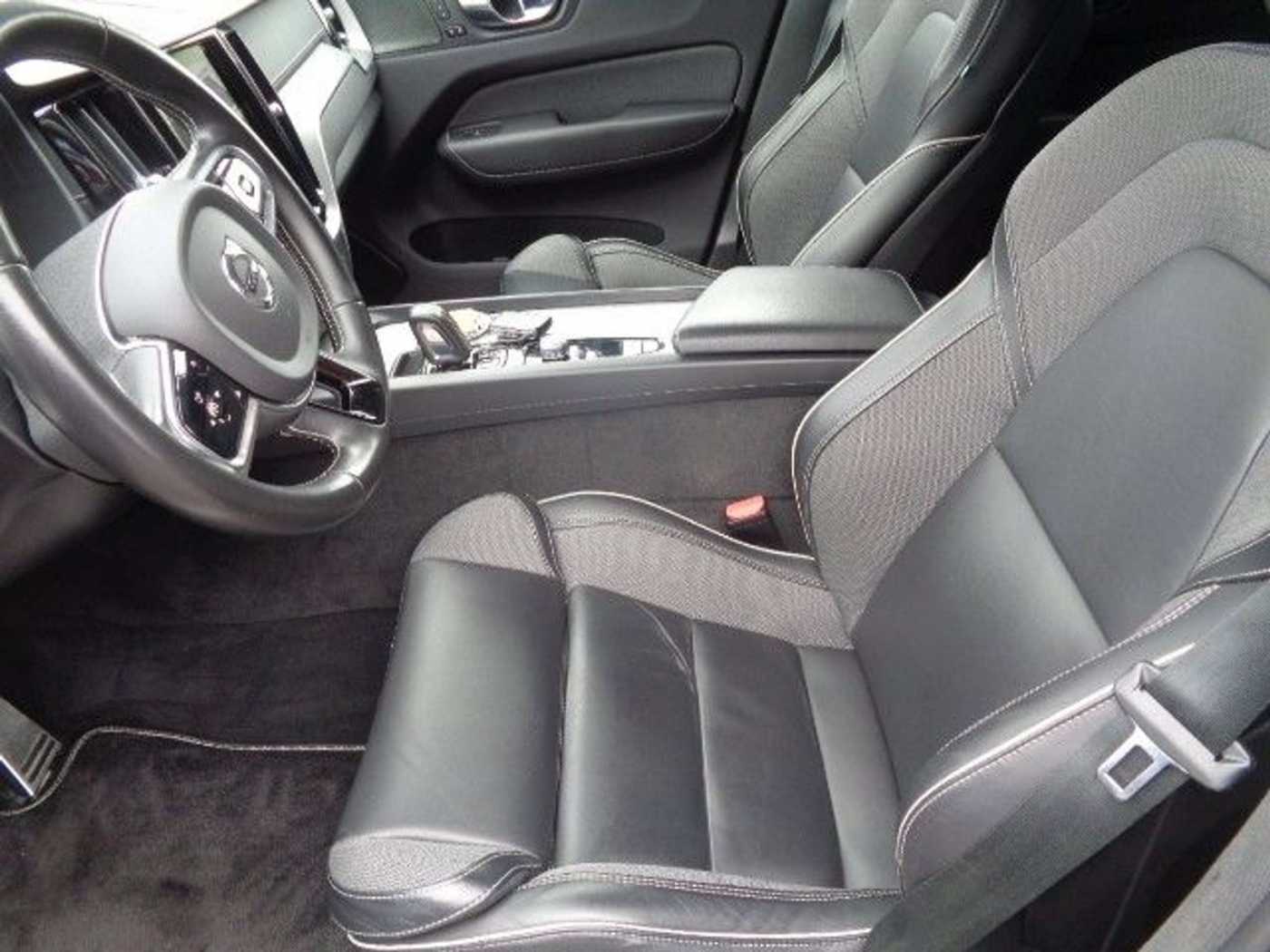 Volvo  R-Design Recharge Plug-In Hybrid AWD*HUD*