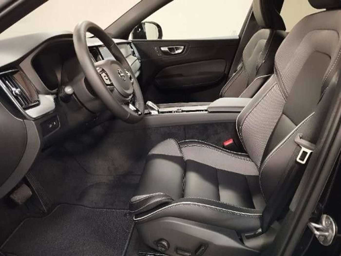 Volvo  Plus Black Edition Recharge Plug-In Hybrid