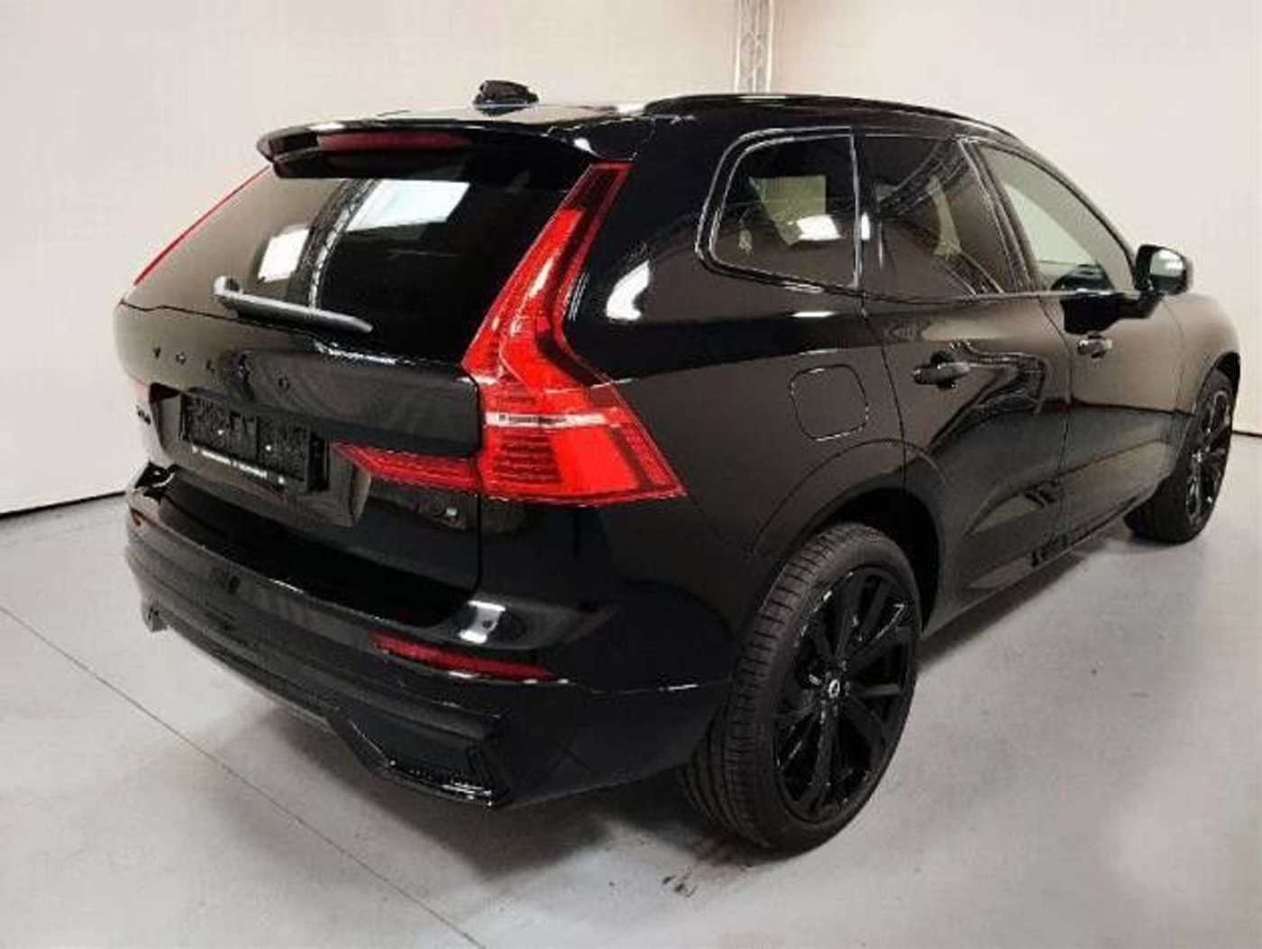 Volvo  Plus Black Edition Recharge Plug-In Hybrid