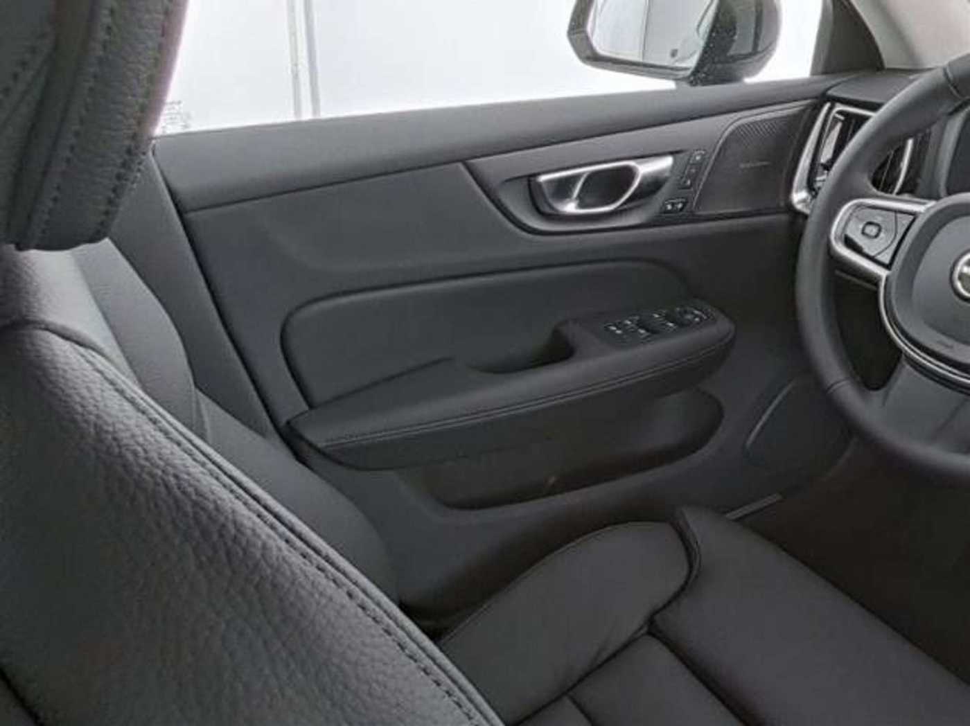 Volvo  T6 Plus Dark Recharge Plug-In Hybrid AWD