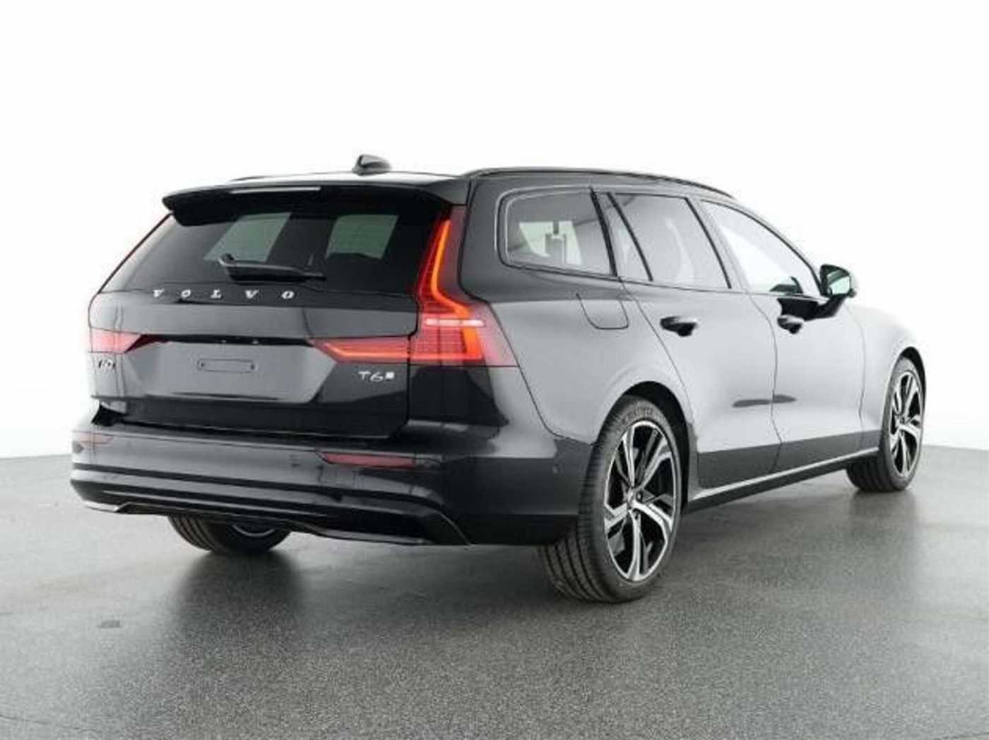 Volvo  T6 Plus Dark Recharge Plug-In Hybrid AWD