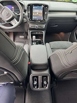 Volvo  B4 Ultimate Dark*360*PIXEL-LED*STANDHEIZUNG